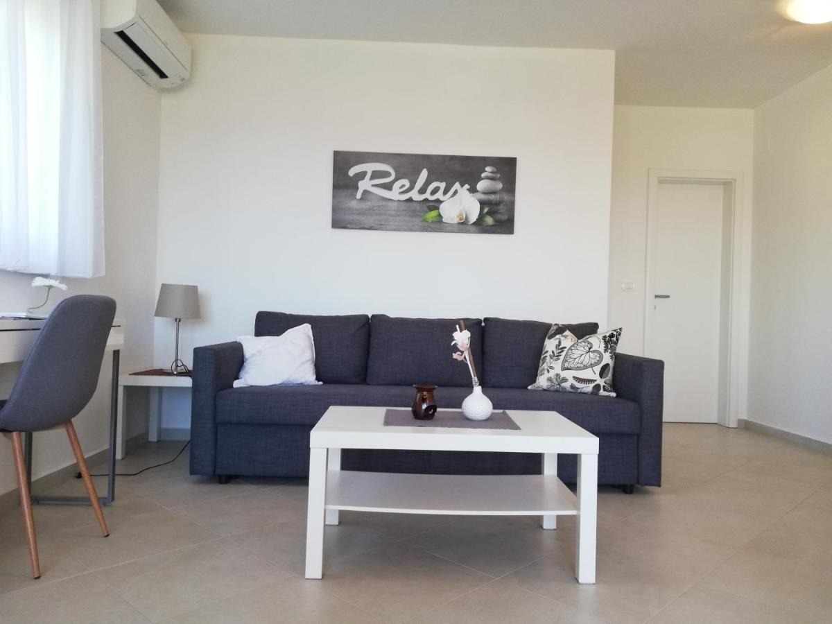 Apartments Oleander Lovrecica-Residence With Pool Extérieur photo