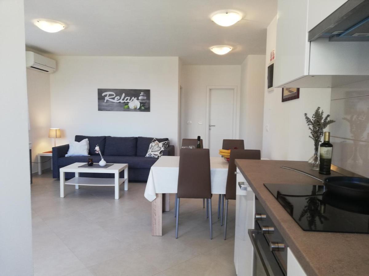 Apartments Oleander Lovrecica-Residence With Pool Extérieur photo