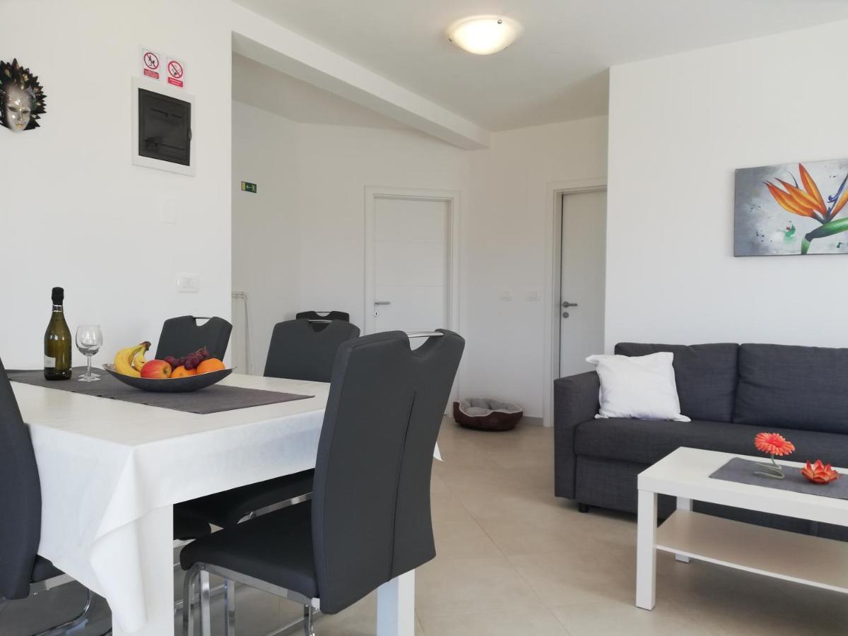 Apartments Oleander Lovrecica-Residence With Pool Extérieur photo