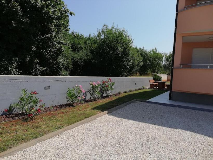 Apartments Oleander Lovrecica-Residence With Pool Extérieur photo