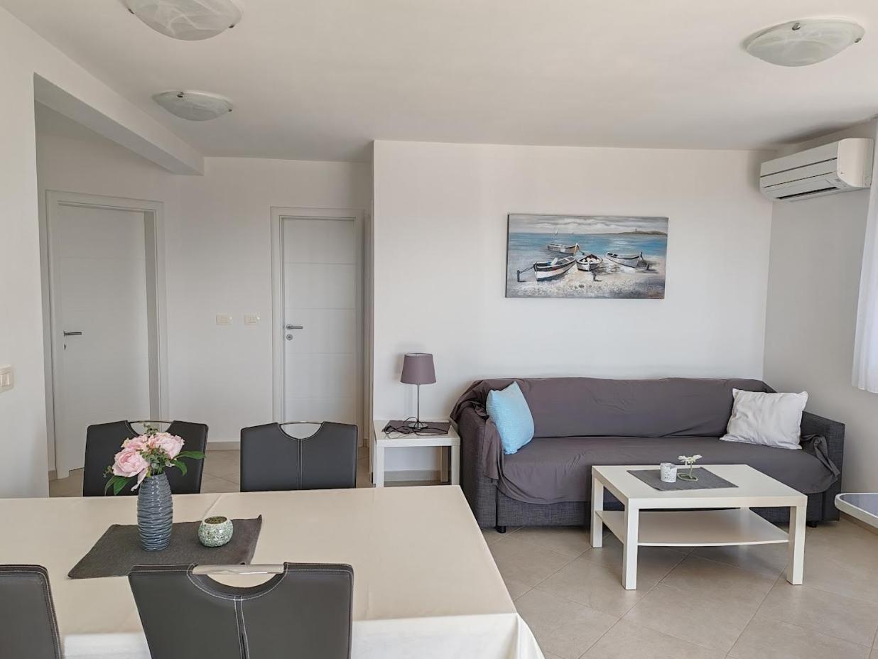 Apartments Oleander Lovrecica-Residence With Pool Extérieur photo