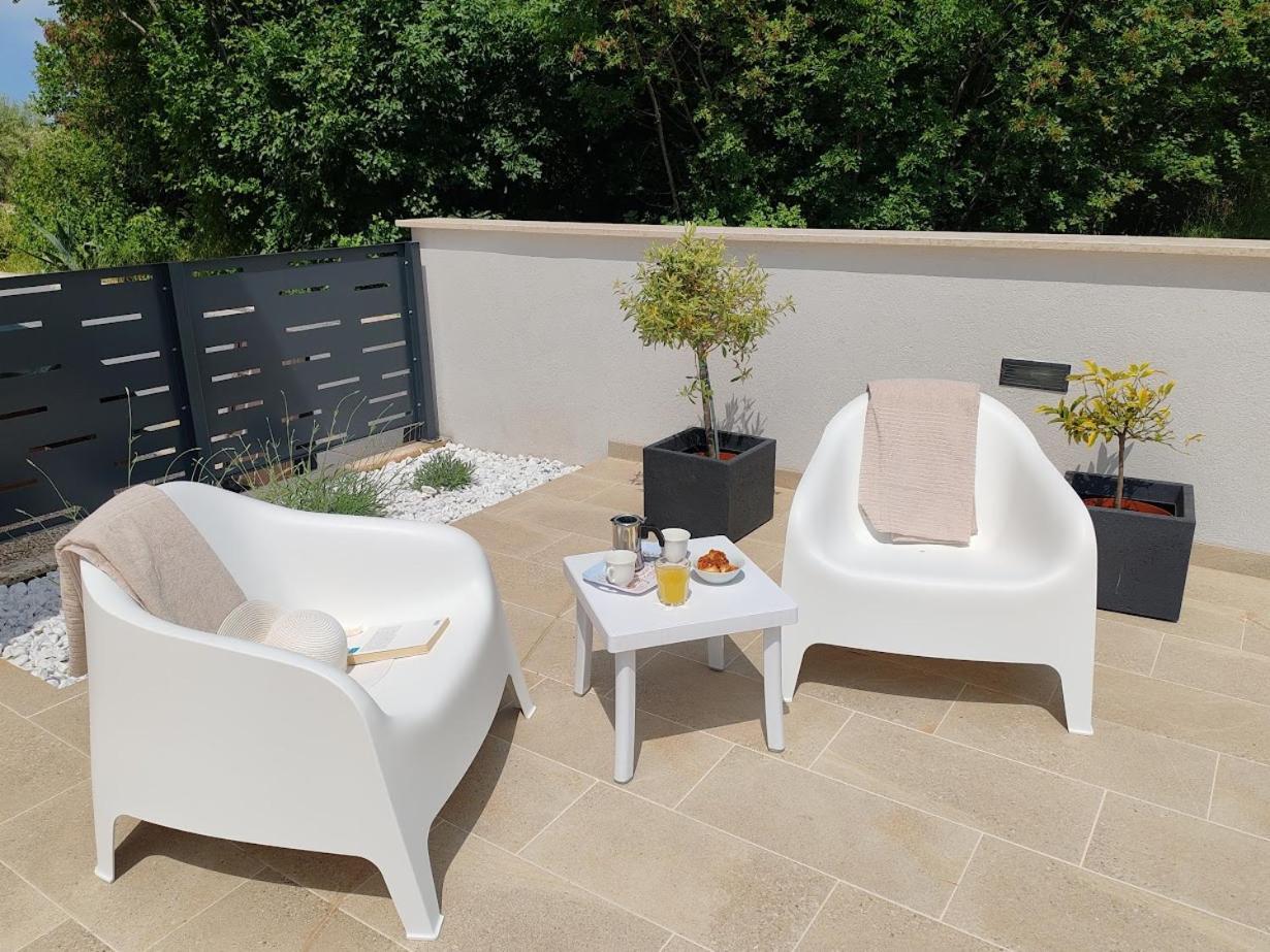 Apartments Oleander Lovrecica-Residence With Pool Extérieur photo